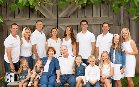 3 Tips for Beautiful Family Reunion Portraits - Goodhart