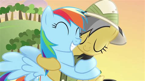 Daring Do hugs Rainbow Dash back | My little pony characters, Rainbow dash, My little pony