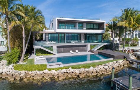 Spectacular Miami Waterfront Home Boasts Bay Views Sells $16,900,000