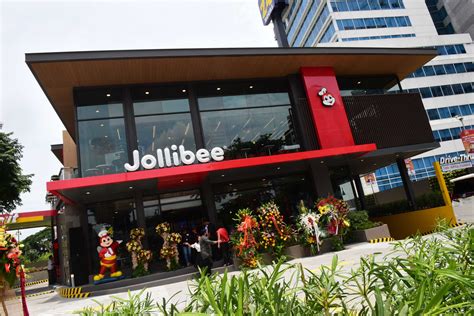 IN PHOTOS: Inside Jollibee's 1,000th store