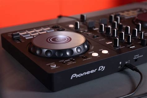 Pioneer DJ Introduces the DDJ-FLX4, a Beginner-Friendly DJ Controller