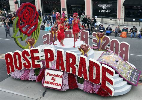 Best 2017 Rose Parade Photos: Floats, marching bands and Rose Queen