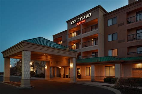 Photos of Courtyard By Marriott Chicago St. Charles | Marriott Bonvoy