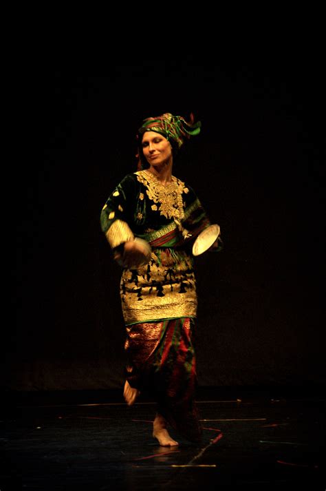 Tari Piring ~ Plate Dance. West Sumatra. | Gambar, Tarian, Indonesia