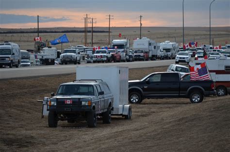 Inside the Coutts Freedom Convoy Blocking the US Border in Southern Alberta – NTD CANADA