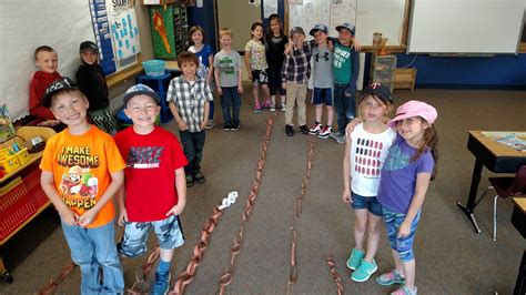 Mrs. Leiferman's Class Blog: Longest Paper Chain Challenge!