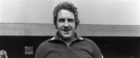 BBC Sport - Dave Mackay: Scotland and Tottenham legend dies aged 80