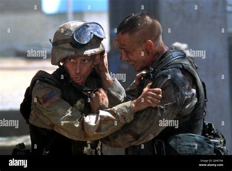 EWEN BREMNER, TOM HARDY, BLACK HAWK DOWN, 2001 Stock Photo - Alamy