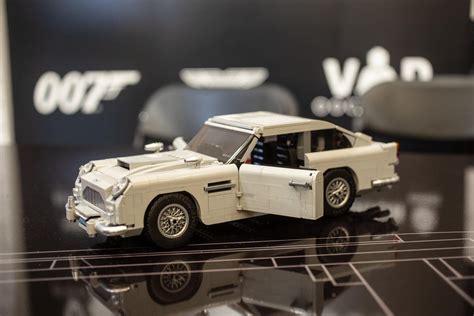 Lego James Bond Aston Martin DB5 hands-on with the ejector seat - CNET