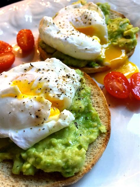 perfectly poached eggs on lemony avocado toast | radish*rose