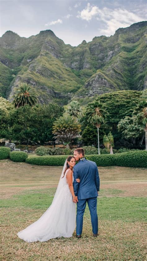 Kualoa Ranch Wedding. Elopement in the mountains of Koolau Mountains ...