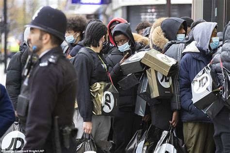 Coronavirus England: People go to Primark as lockdown ends | Daily Mail ...