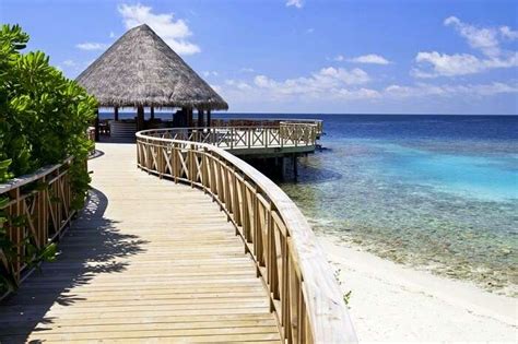 Bandos Maldives Island: Top Things To Do & Places To Stay In 2023