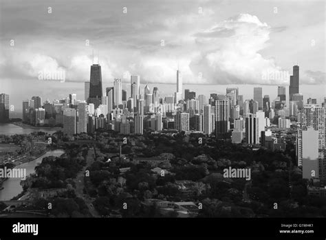 Chicago skyline black and white Stock Photo - Alamy