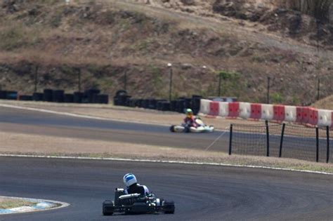 Premium Photo | Go kart racing