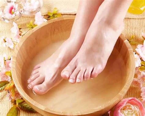 Give yourself a foot spa at home | Femina.in Beauty Tips For Face, Natural Beauty Tips, Diy ...