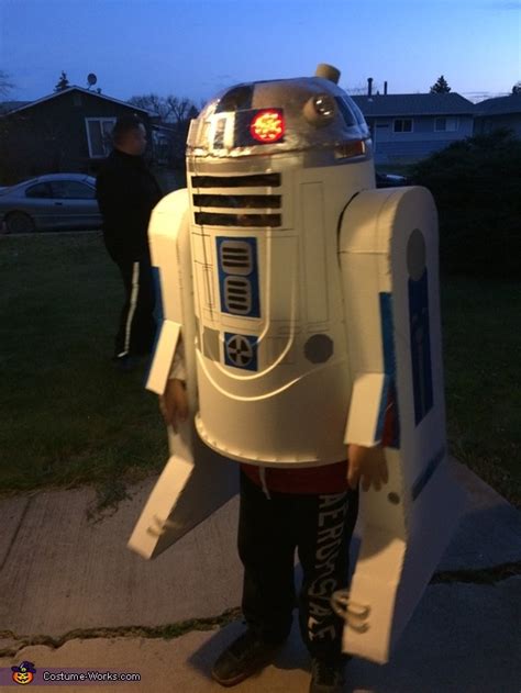 R2D2 Homemade Costume | DIY Costumes Under $25