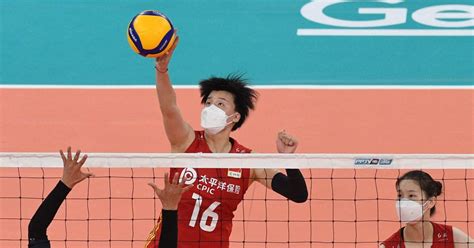 China’s volleyball team wears Covid masks in a game, sparking outrage ...