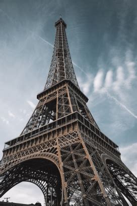 法国巴黎埃菲尔铁塔夜景壁纸-欧莱凯设计网