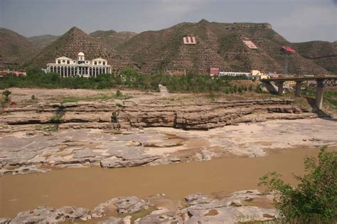 Hukou Waterfall - The Yellow River's Largest Waterfall