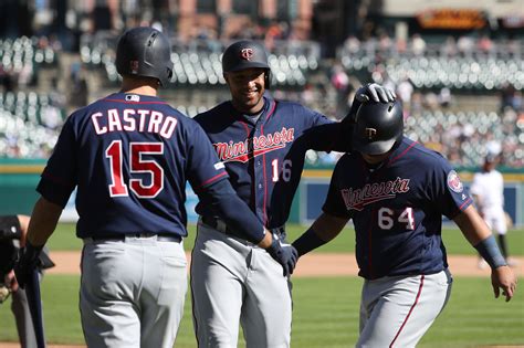 Minnesota Twins become first MLB team with 300 HRs in a season