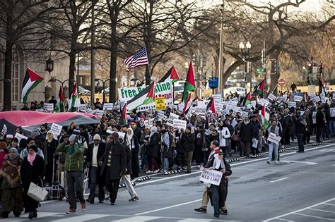 Thousands protest Jerusalem decision in Washington | Daily Sabah
