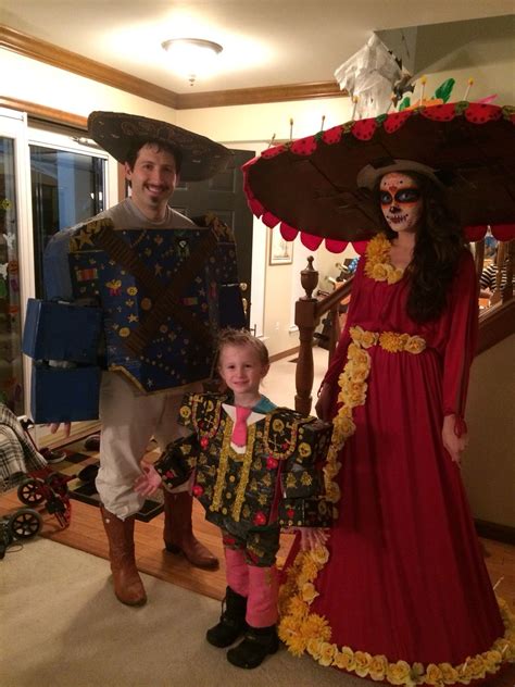 Joaquin, Manolo, and La Muerte costumes from The Book of Life | Unique halloween costumes, La ...