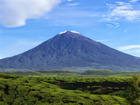 pendakian gunung kerinci (3805 mdpl) ~ HANYA ADA SATU KATA "LAWAN"