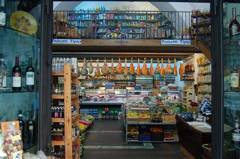 Guide to Grocery Shopping in Italy - CIU Travel