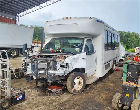 2014 Ford E-450 Super Duty | TPI