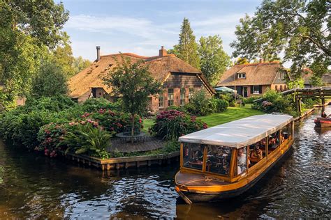 4 Easy Ways to Rent a Boat in Giethoorn, Netherlands