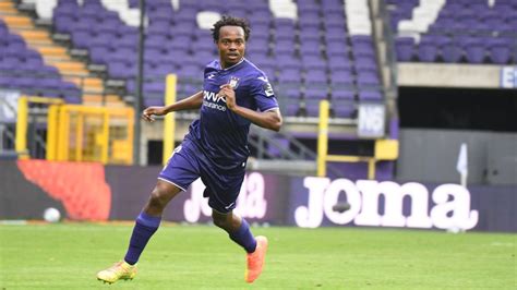 SA striker Percy Tau scored in his debut with Anderlecht (video ...