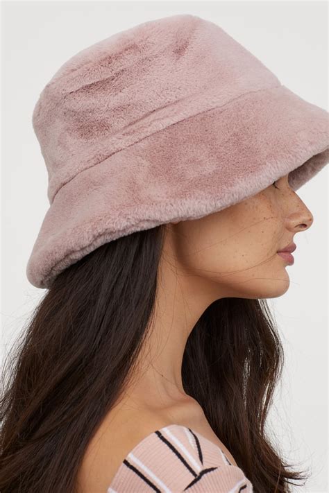 H&M Faux Fur Bucket Hat | The Best Gift Ideas For 20-Something Women in 2019 | POPSUGAR Fashion ...