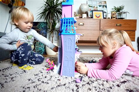 Vampirina Disney Toy Range Review | Beth Owen