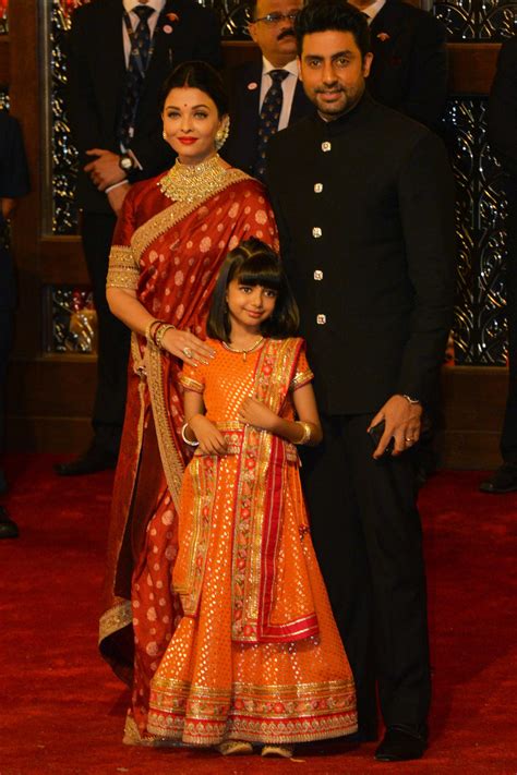 Aishwarya Rai Bachchan’s red Benarasi sari is a wedding trousseau must-have | VOGUE India