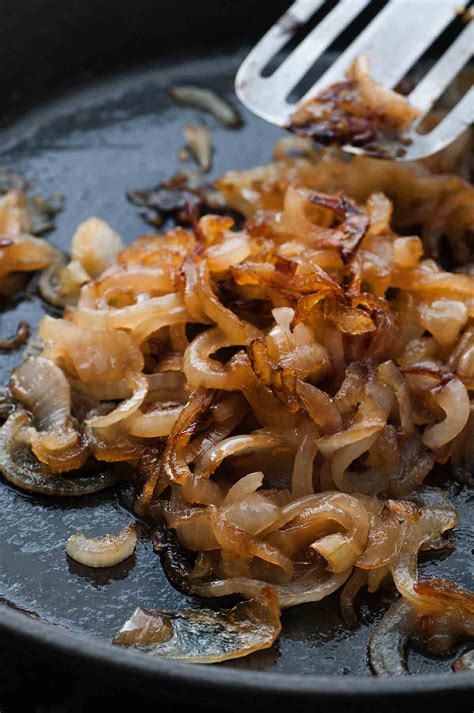 How to Caramelize Onions Recipe | Leite's Culinaria