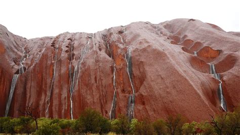 Uluru in the rain: The heart of the nation gets 'a rare dousing' - YouTube