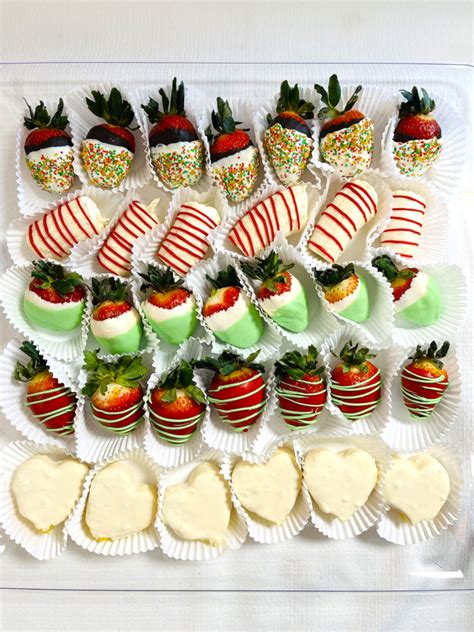 Christmas Tray (Small) | Delectable Fruit Arrangements LLC