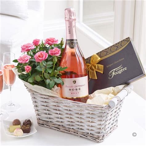 Luxury Sparkling Rose Wine Gift Basket