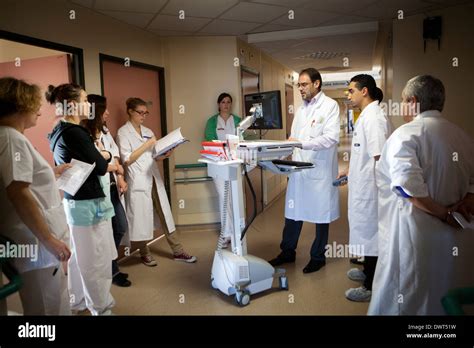 Nurse team hospital hi-res stock photography and images - Alamy