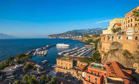 How to get from Naples airport to Sorrento: 4 easy ways | Mama Loves Italy