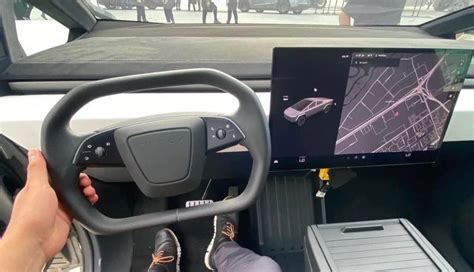 Fotos aus Cockpit von Tesla Cybertruck im Netz > teslamag.de