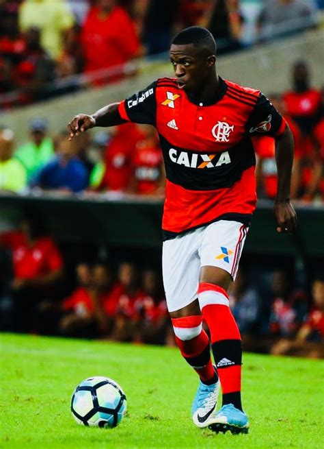 Vinícius Júnior Brazil / Vinicius Jr Comemora Convocacao No Dia Do ...