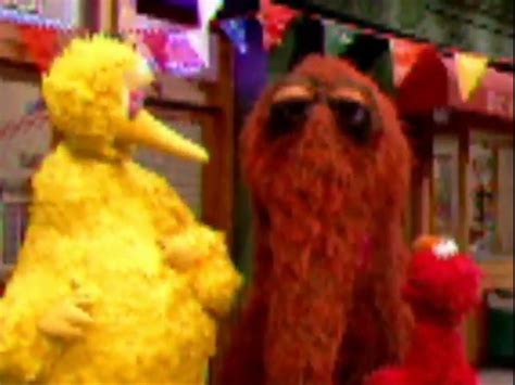 Elmo, Big Bird, and Snuffy | Epic fail pictures, Picture fails, Big bird