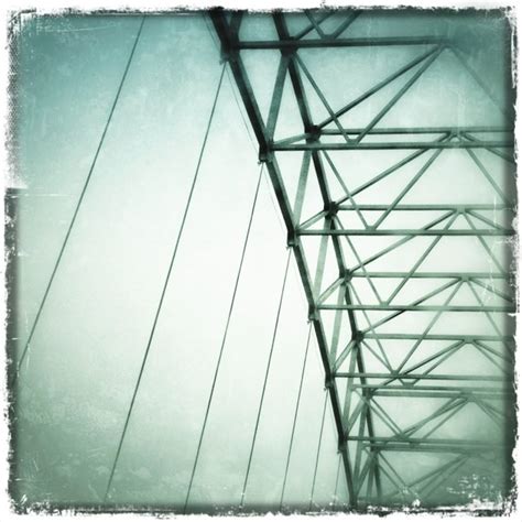 Mississippi River Bridge ‣ In The Viewfinder