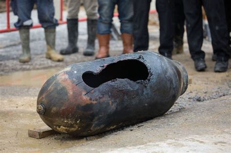 How a 1,000-pound WWII bomb was pulled out of the ground without exploding - The Washington Post