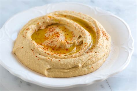 Easy Hummus Recipe (Better Than Store-Bought)