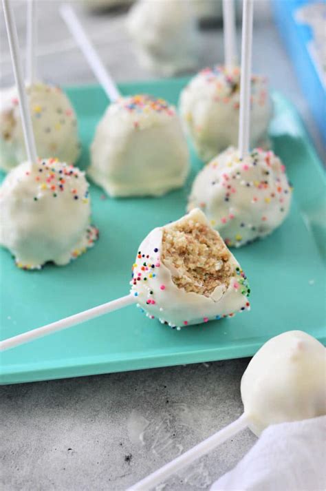 How to Make Cake Pops with Cake Mix - Easy Cake Pops Recipe
