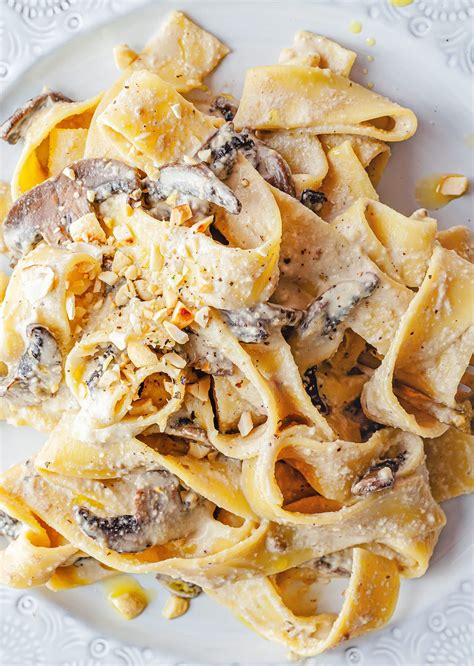 Creamy Mushroom Pasta - SO VEGAN