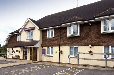 PREMIER INN EAST GRINSTEAD HOTEL - Updated 2019 Prices, Reviews, and ...